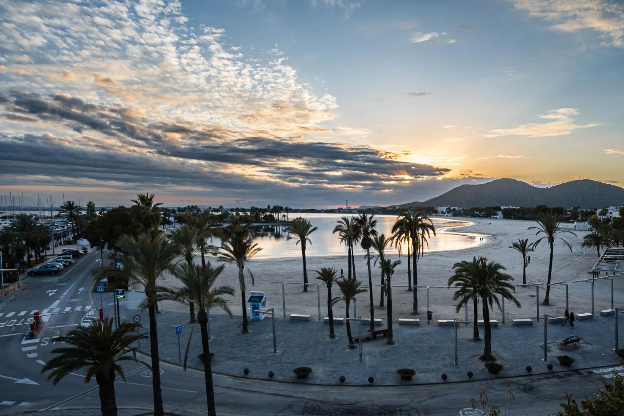 Luxury Sea View Apartment In Puerto De Alcudia 外观 照片